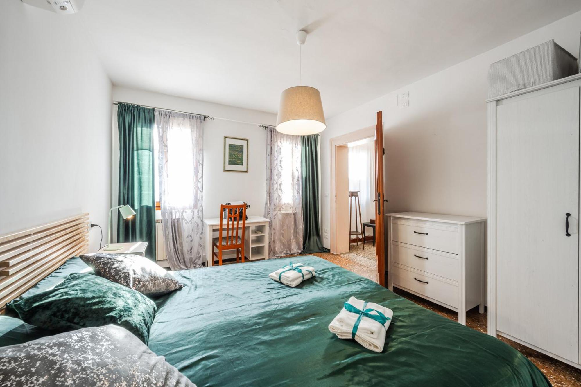 Queen Carlotta Apartament